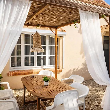 Дом отдыха Maison Julia Du Reve D'Azur- Plage De La Nartelle A 200M - 2 Chambres - Piscine Partagee - Parking- Bbq- Sejour Calme Et Detente- Draps Inclus- Check-In 20H Maximum *